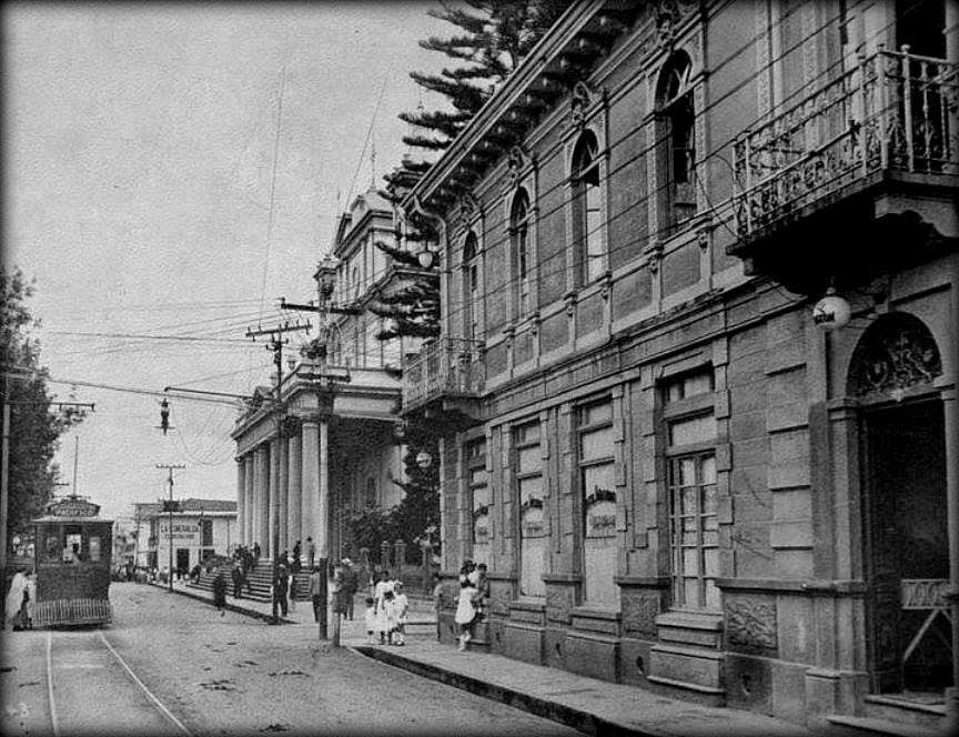 forcostarica.org fotojuntin Antiguo tranvia de San Jose Hotel Washington, costado sur de la Catedral Metropolitana, principios del s XX