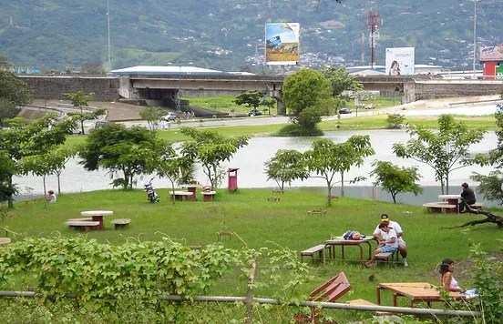 Resultado de imagen de pista de hokey del parque de la paz