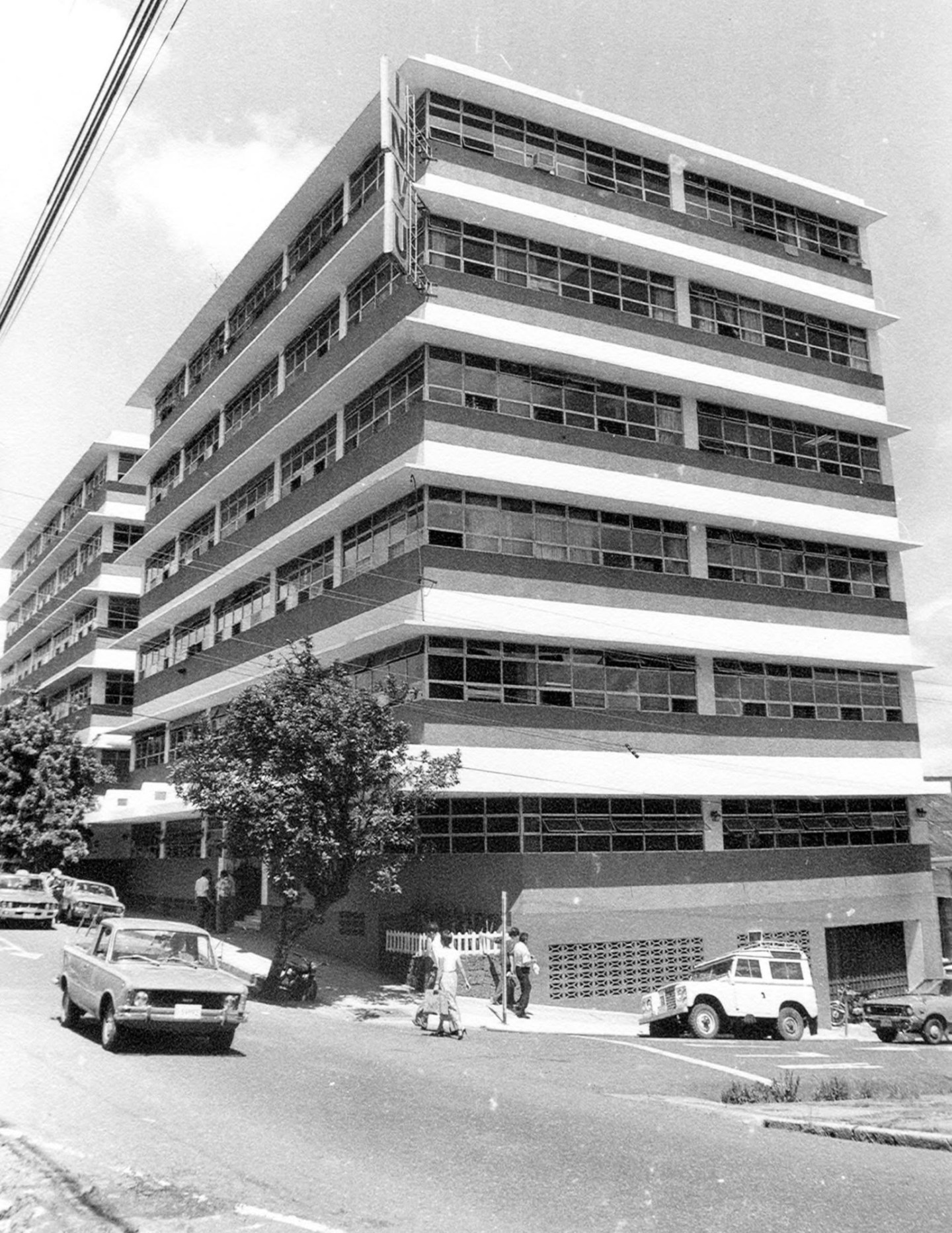 Instituto Nacional de Vivienda y Urbanismo (INVU), Edificio Jutsini ...